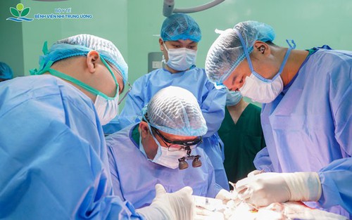 Cấy gần 100 điện cực vào não bộ cứu bệnh nhi co giật