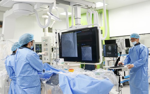 Bệnh viện Bạch Mai cơ sở Ninh Bình thực hiện thành công 5 ca can thiệp mạch vành phức tạp