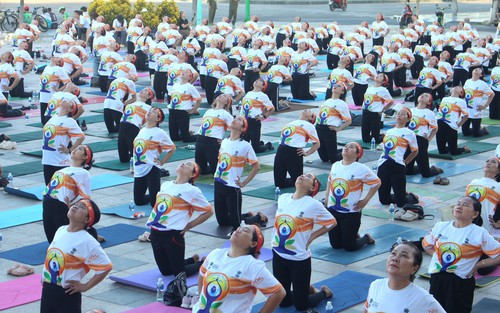 Lâm Đồng: Hơn 500 người đồng diễn nhân Ngày quốc tế Yoga lần thứ 12