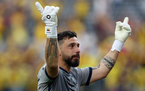 Mexico vs Ecuador: Chuyện về người Argentina bắt chính cho Ecuador
