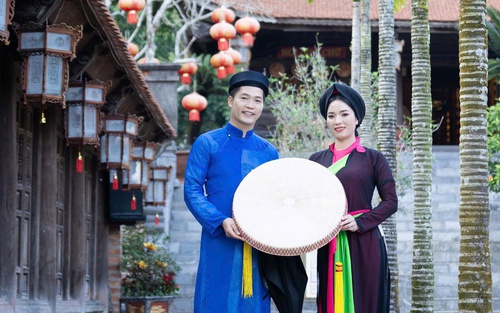 Văn hoá quan họ trong "Yêu nhau ngả nón ra ngồi"