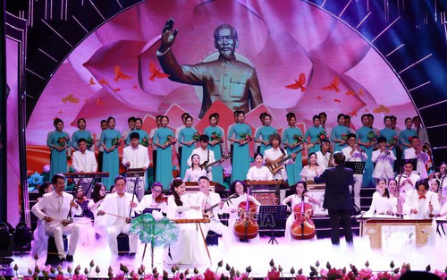Chương trình nghệ thuật 'Hồ Chí Minh - Nguồn sáng dẫn đường' 