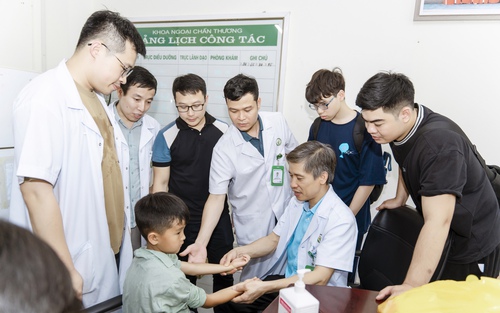 CLB Sala nối dài hy vọng y tế và tri thức tại Lào Cai