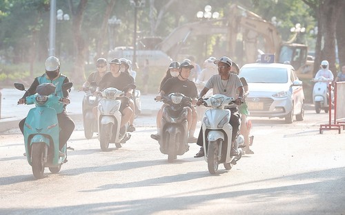 Hà Nội trong lớp bụi mịn, khuyến cáo người dân chủ động bảo vệ sức khỏe