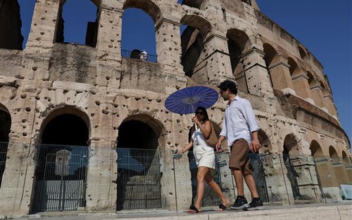 Italy cảnh báo về chiêu trò lừa đảo trong mùa du lịch nhắm vào người cao tuổi