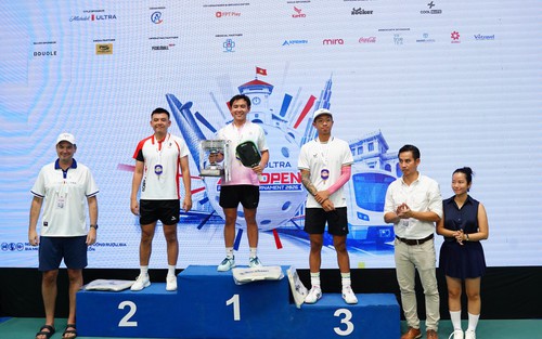 Phúc Huỳnh, Quang Dương tỏa sáng trên sân nhà