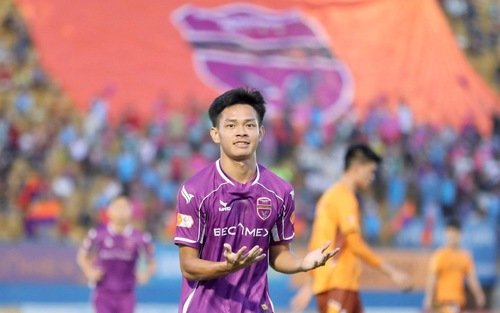 Tiền đạo U23 Việt Nam xin lỗi người hâm mộ vì đội nhà xuống hạng