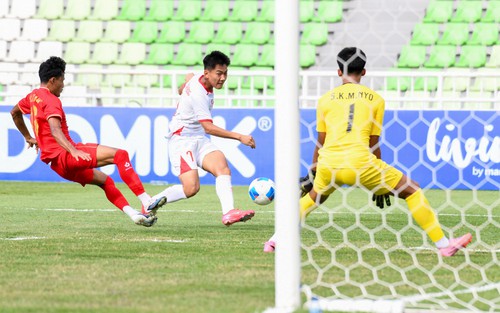 U19 Việt Nam 'nín thở' xem U19 Australia thi đấu