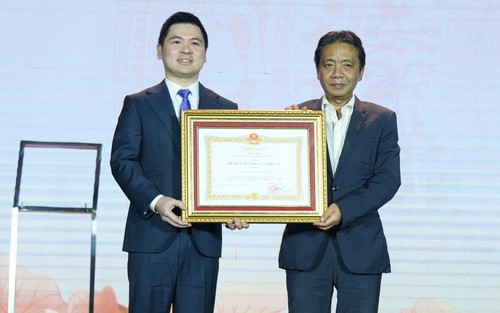 Tin nóng bóng đá Việt Nam hôm nay 9/6: CLB Hà Nội nhận Huân chương Lao động hạng Nhì, U19 Việt Nam hồi hộp chờ vé bán kết