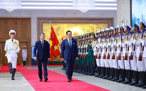 Thủ tướng Lê Minh Hưng chủ trì lễ đón trọng thể Thủ tướng Thái Lan