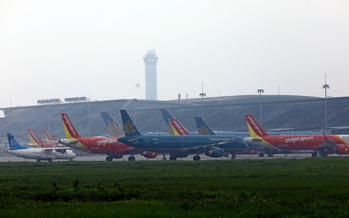 Nhiều chuyến bay qua sân bay Nội Bài bị ảnh hưởng mưa giông