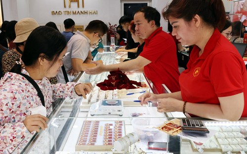 Giá vàng hôm nay 9/6: Vàng SJC đi ngang