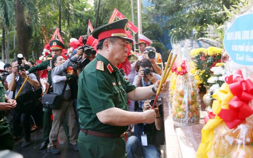 Đại tướng Nguyễn Trọng Nghĩa kiểm tra công tác quy tập hài cốt liệt sĩ tại Công viên Lê Thị Riêng