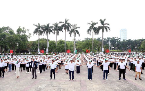 Hơn 1.500 người tham gia chương trình toàn dân tập luyện thể dục, thể thao
