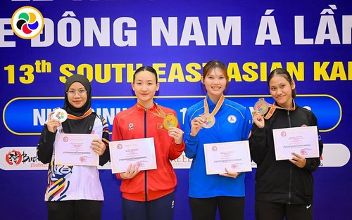 Karate Việt Nam áp đảo tại giải Đông Nam Á, Hoàng Thị Mỹ Tâm giành HCV với chiến thắng tuyệt đối