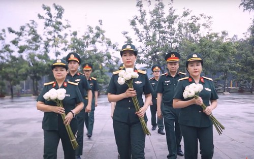 "Miền xa thẳm" - Khi tình yêu hóa thành tượng đài