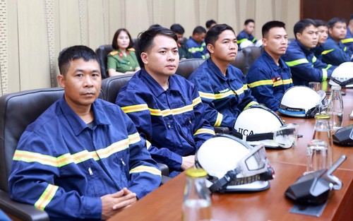 Tuyên dương lực lượng cứu hộ trở về từ tâm chấn động đất Venezuela