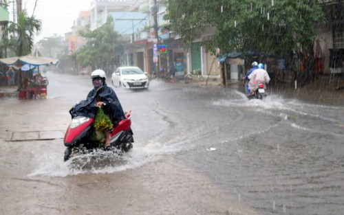 Dự báo thời tiết ngày 15/7: Hà Nội ngày nắng nóng, chiều tối mưa rào và dông 