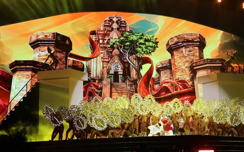 Phó Chủ tịch nước Võ Thị Ánh Xuân dự khai mạc Festival biển Khánh Hòa