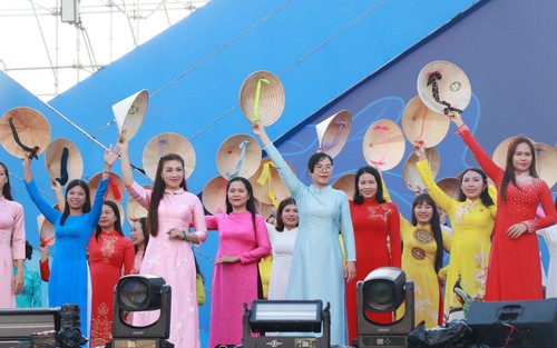 Festival Biển Khánh Hòa 2026: Hơn 2.000 phụ nữ diễu hành tại Lễ hội “Áo dài sắc màu của biển”