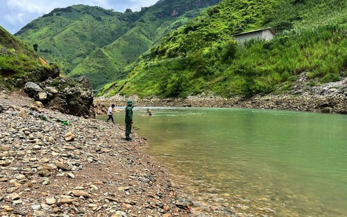 Nỗ lực tìm kiếm hai cháu mất tích trên sông Nho Quế