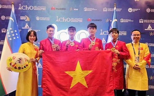 Học sinh Việt Nam đoạt Huy chương Vàng Olympic Hóa học và Olympic Sinh học quốc tế