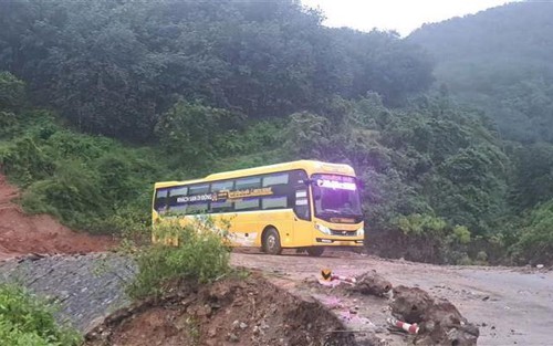 Quốc lộ 12 nối Lai Châu với Điện Biên đã thông xe tạm thời