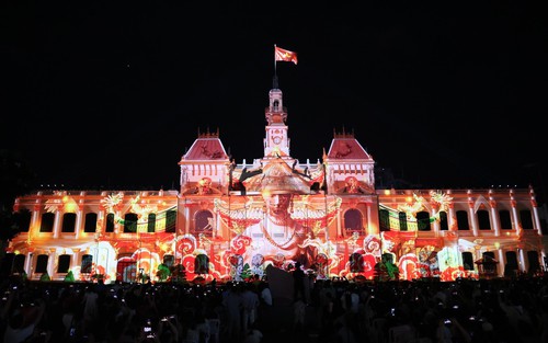 Biểu diễn nghệ thuật và trình chiếu 3D Mapping mừng 50 năm Thành phố mang tên Bác