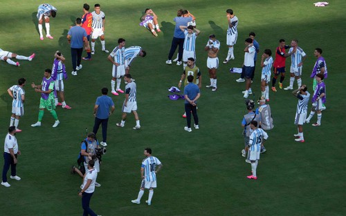CĐV Argentina bức xúc vì đội nhà thua chung kết World Cup 2026, gây cảnh hỗn loạn ở quê nhà