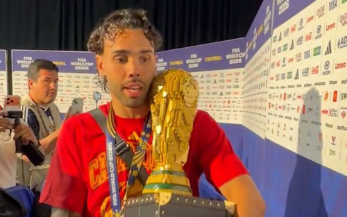 Cận cảnh cúp vô địch bằng LEGO của ĐT Tây Ban Nha sau khi vô địch World Cup 2026