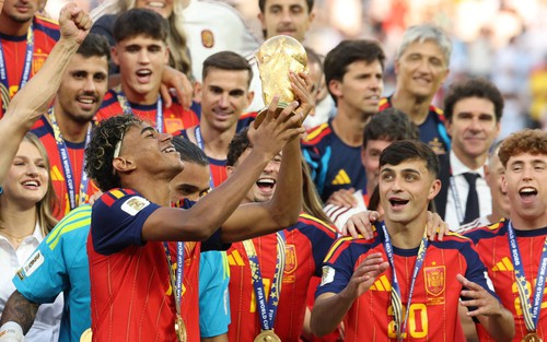 Từ EURO 2024 tới World Cup 2026, Yamal chinh phục tất cả ở tuổi 19