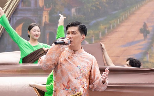 Ca sĩ Tuấn Anh Sao mai tiết lộ về món quà bất ngờ sau sân khấu