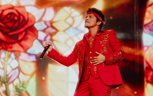 Bruno Mars hút khán giả bằng giai điệu dễ nhớ