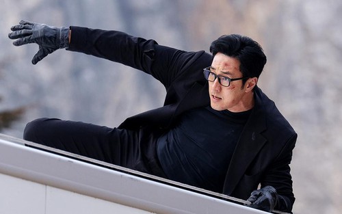 Từ cơn sốt "Agent Kim Reactivated" nhìn lại hành trình nhiều vai trò của So Ji Sub