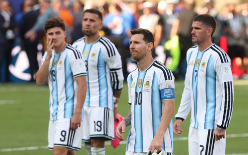 Quan điểm: Đừng nhìn World Cup chỉ bằng những bê bối