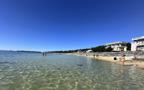 Khám phá Okinawa: Biển Emerald và Hanasaki Marche