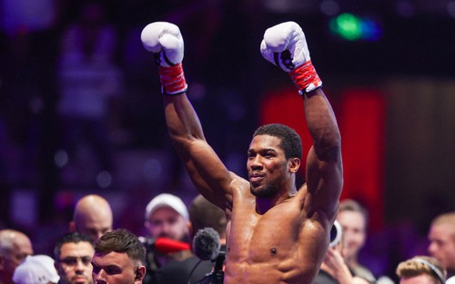 Anthony Joshua nghẹn ngào sau chiến thắng knockout, chốt đại chiến 100 triệu bảng với Tyson Fury