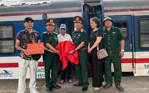 Miễn phí vé tàu cho thân nhân đưa các liệt sĩ về quê hương