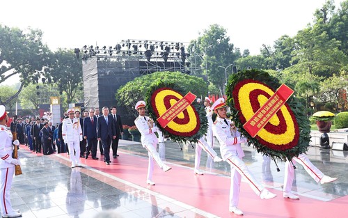 Lãnh đạo Đảng, Nhà nước dâng hương tưởng niệm các Anh hùng liệt sĩ