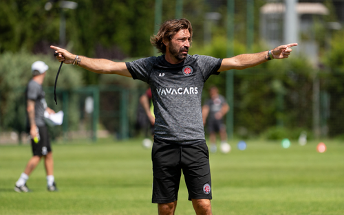 Tranh cãi ghế HLV ĐT Ý: Pirlo lên tiếng giải thích, Maldini dọa từ chức