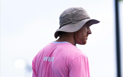 Chiếc mũ thổi bùng cuộc tranh luận thời trang trong làng pickleball chuyên nghiệp