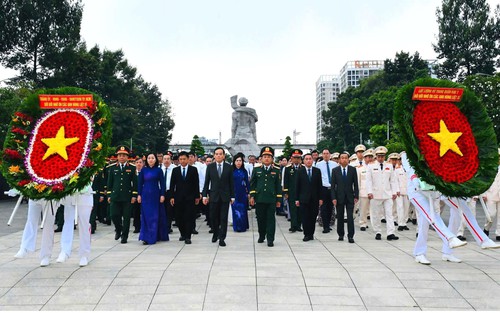 Tưởng nhớ các Anh hùng liệt sĩ, đồng bào đã hy sinh vì Tổ quốc
