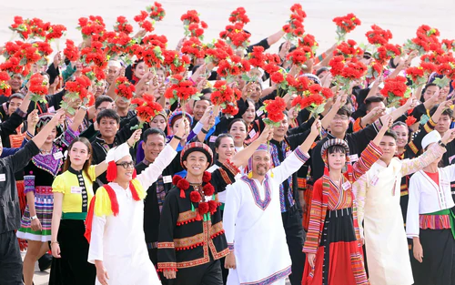 Chuẩn mực con người Việt Nam trong kỷ nguyên mới (Kỳ 1): Bước phát triển mới trong tư duy xây dựng con người