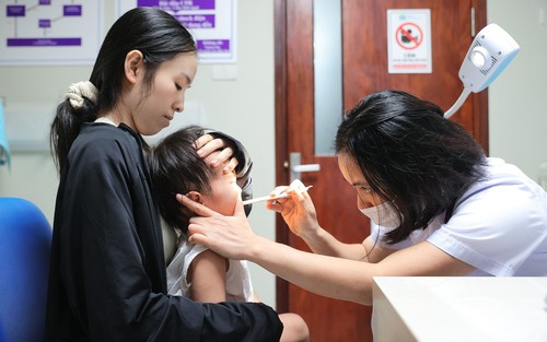 Bảo vệ nhóm nguy cơ cao trước diễn biến của COVID-19 và cúm mùa
