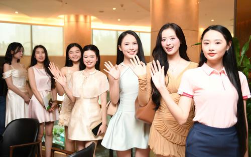 Hoa hậu Việt Nam năm 2006: Tiếp tục nói không với "phẫu thuật thẩm mỹ"