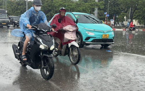 Từ Thanh Hoá đến Huế cục bộ có nơi mưa rất to, Nam Bộ mưa dông rải rác