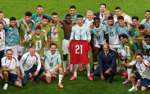 Ronaldo: "Jota đang ở trên cao soi sáng cho ĐT Bồ Đào Nha. Trận thắng này là để tưởng nhớ cậu ấy"