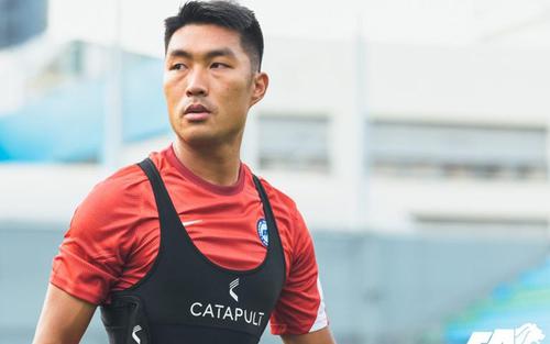 Ngôi sao Singapore từng lỡ trận gặp ĐT Việt Nam để chăm sóc mẹ, nay trở lại với mục tiêu chiến thắng