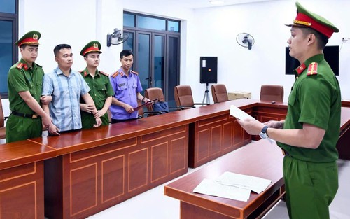 Giữ người khẩn cấp 1 giáo viên Trường THPT Chuyên Tuyên Quang để điều tra liên quan đến điểm thi tốt nghiệp