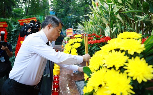 Thủ tướng dự Lễ triển khai tìm kiếm, quy tập hài cốt liệt sĩ tại Công viên Lê Thị Riêng